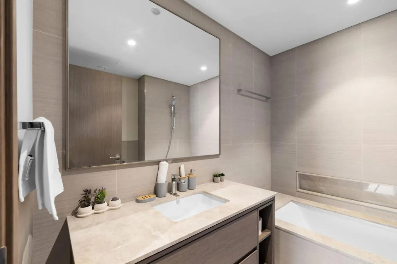 Grande Luxury 2Br Retreat Stay Dubai Apartment